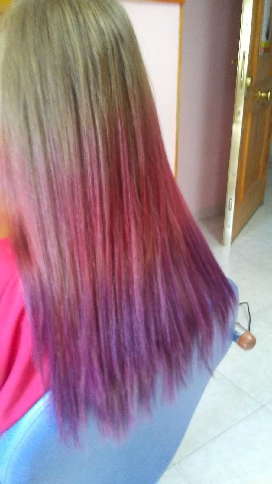 Degradado de color de fantasía de rubio a rosa y morado