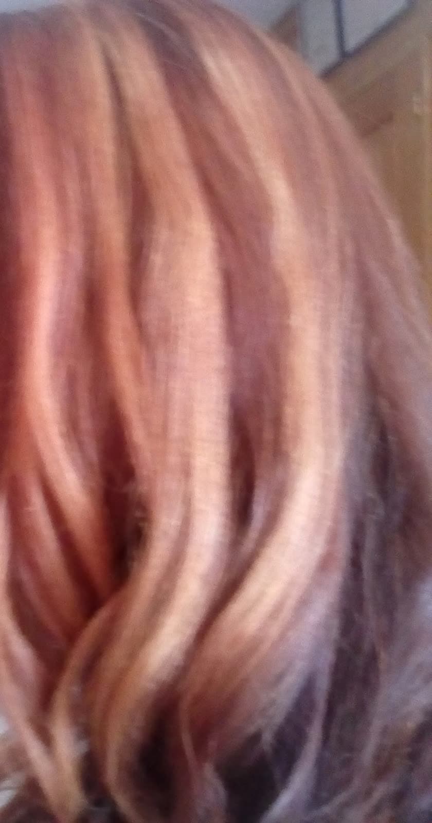 Melena con mechas cobrizas y rubias