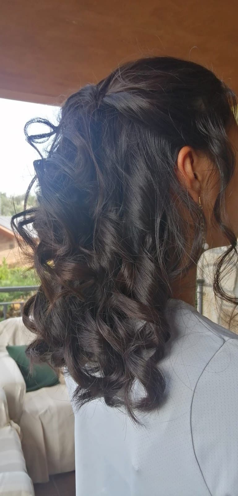 Semirrecogido castaño con ondas largas